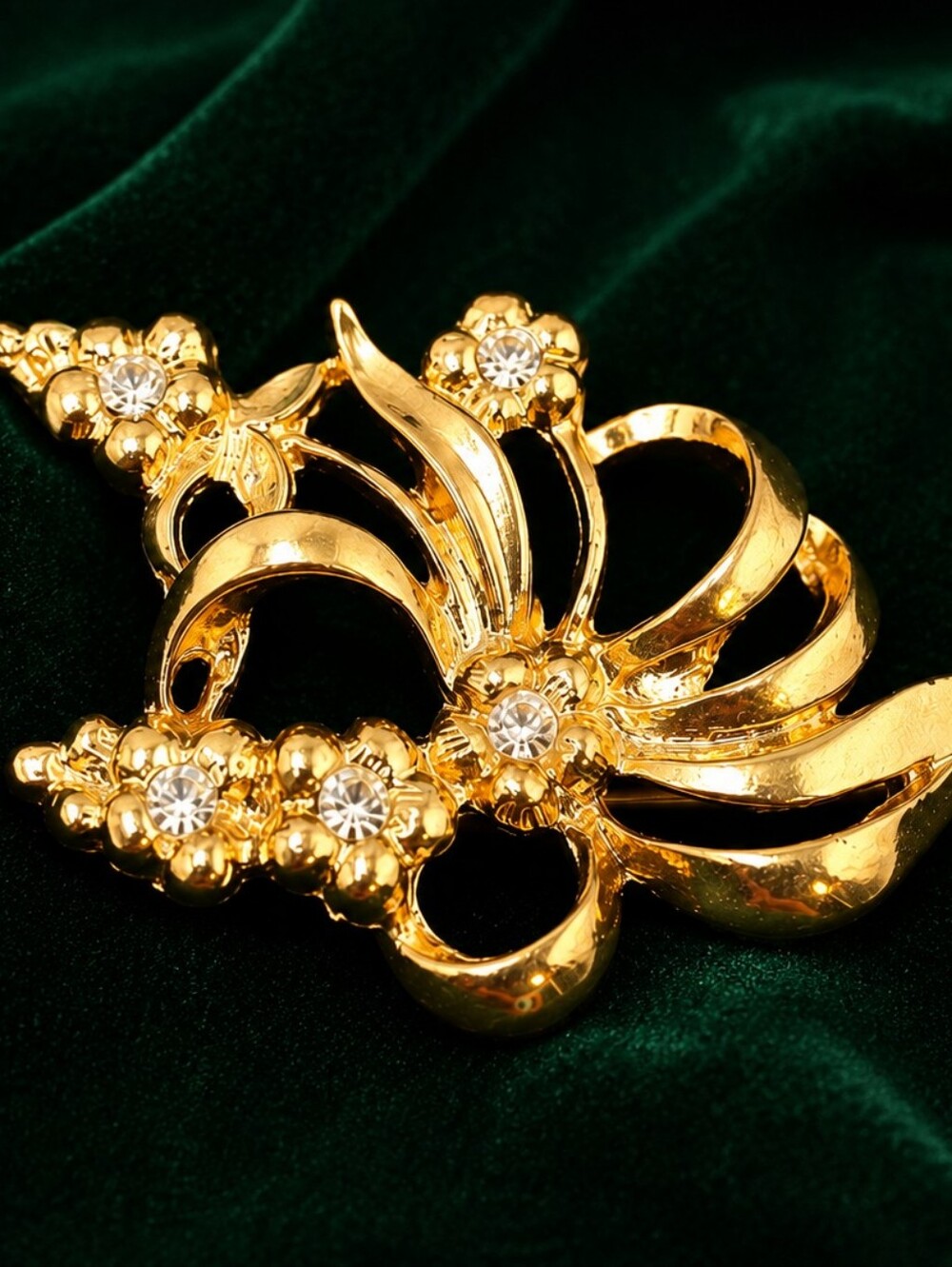 Vintage Gold Tone Floral Rhinestone Brooch